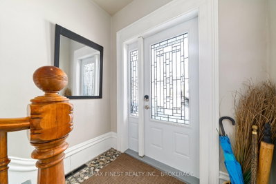 21 Centre Street • Prince Edward County, ON photo 4
