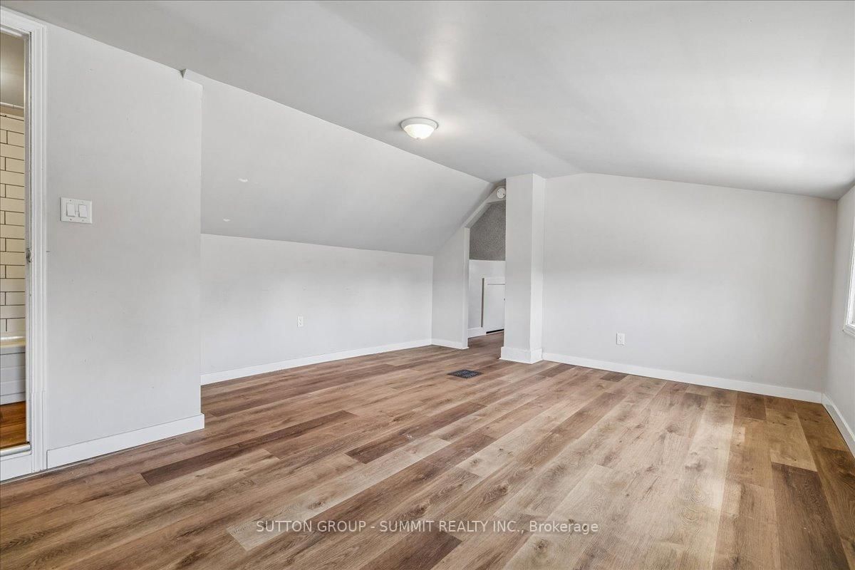 155 1/2 Lake Street • St. Catharines, ON photo 10