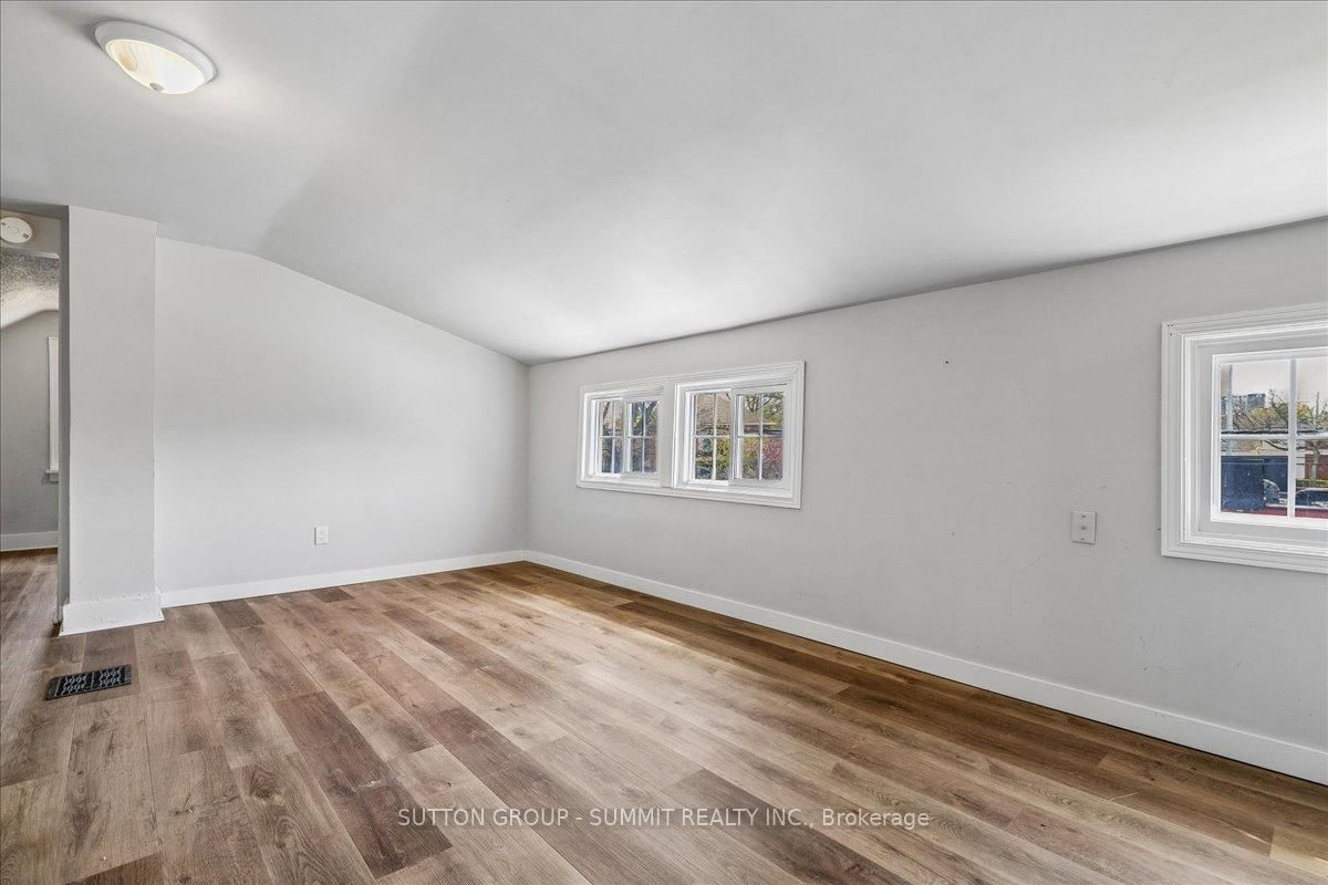 155 1/2 Lake Street • St. Catharines, ON photo 12