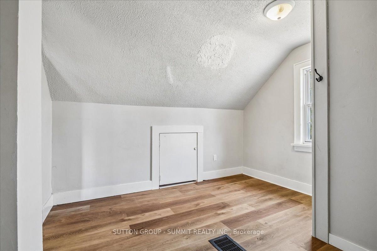 155 1/2 Lake Street • St. Catharines, ON photo 14