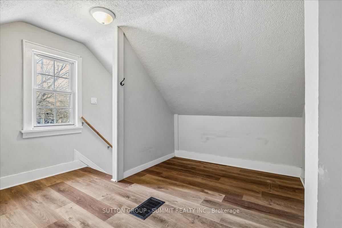 155 1/2 Lake Street • St. Catharines, ON photo 15