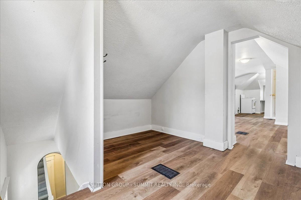 155 1/2 Lake Street • St. Catharines, ON photo 16