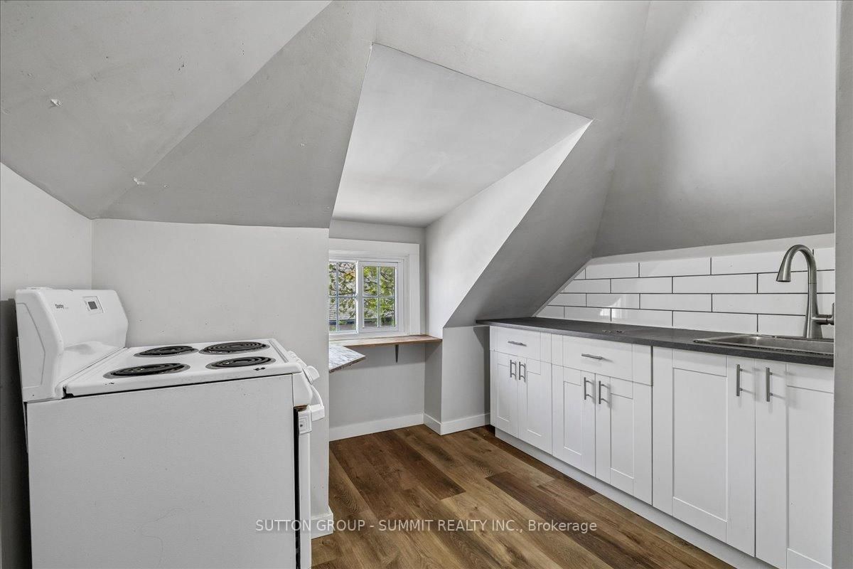 155 1/2 Lake Street • St. Catharines, ON photo 8