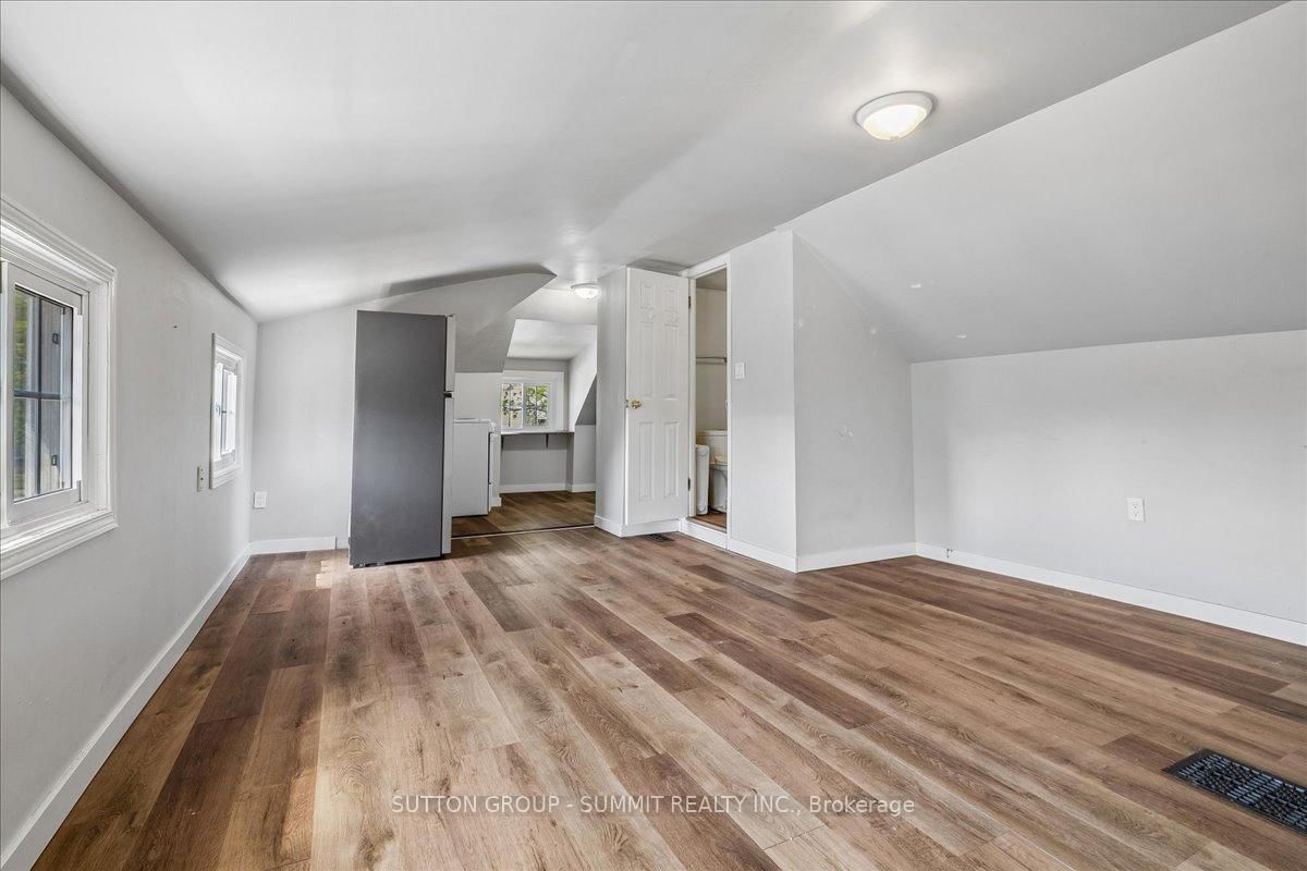 155 1/2 Lake Street • St. Catharines, ON photo 9