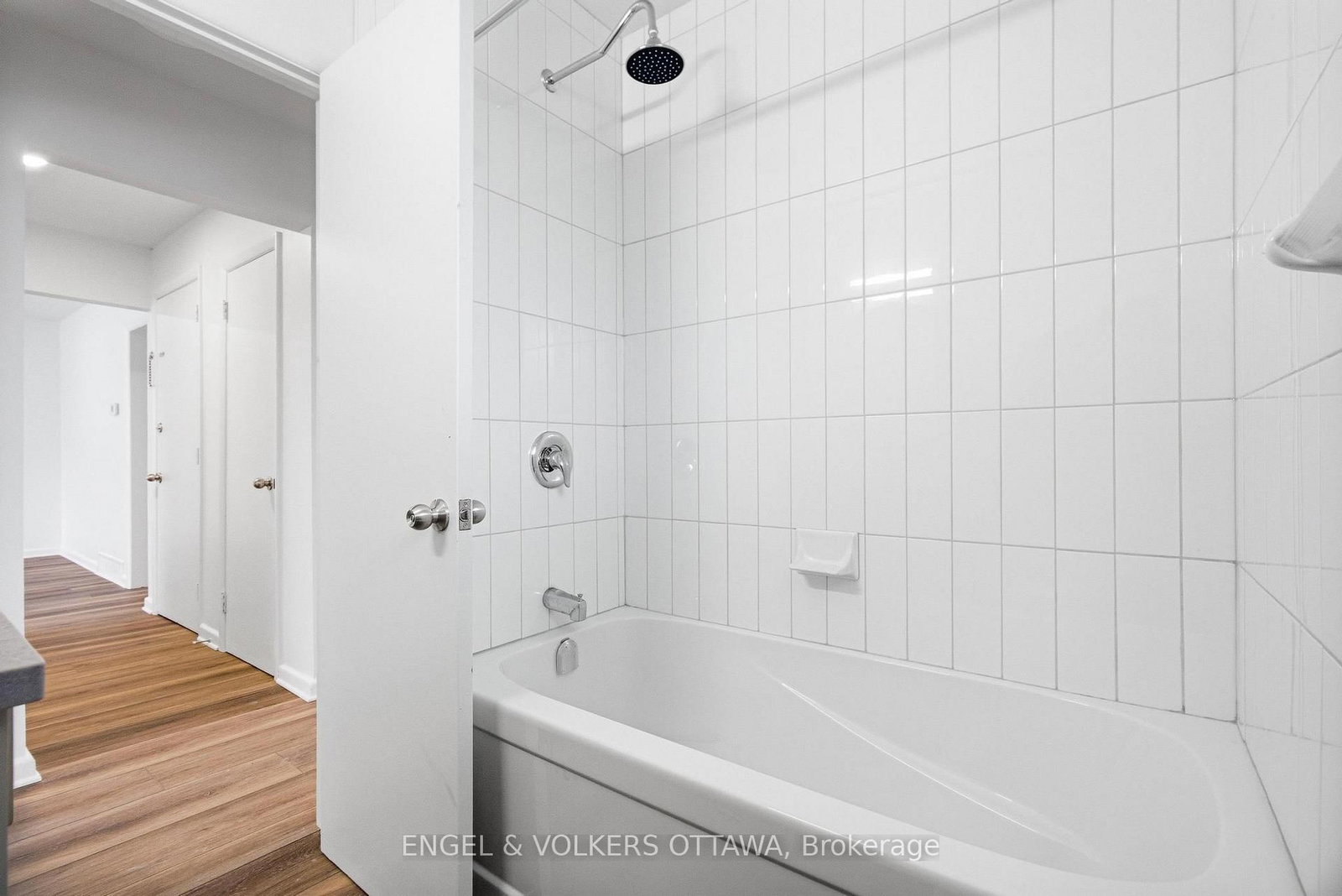 896 Pinewood Crescent, Unit 1 - Photo 12