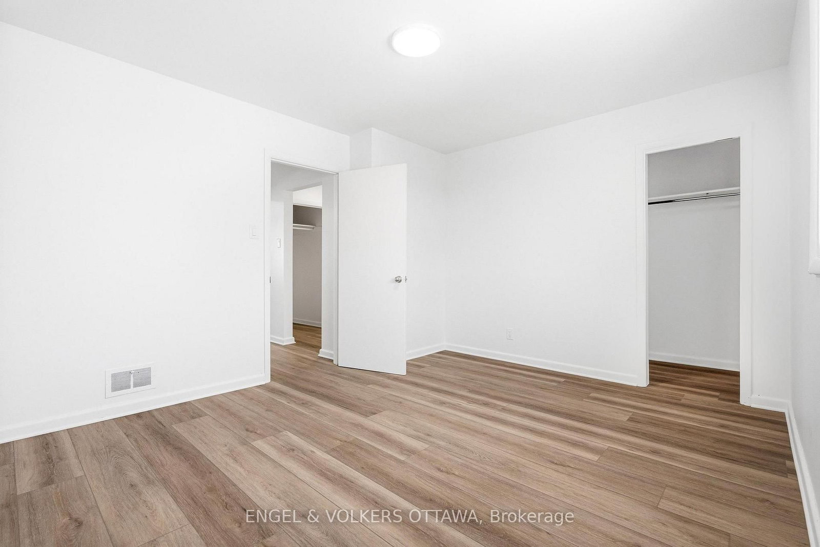 896 Pinewood Crescent, Unit 1 - Photo 15