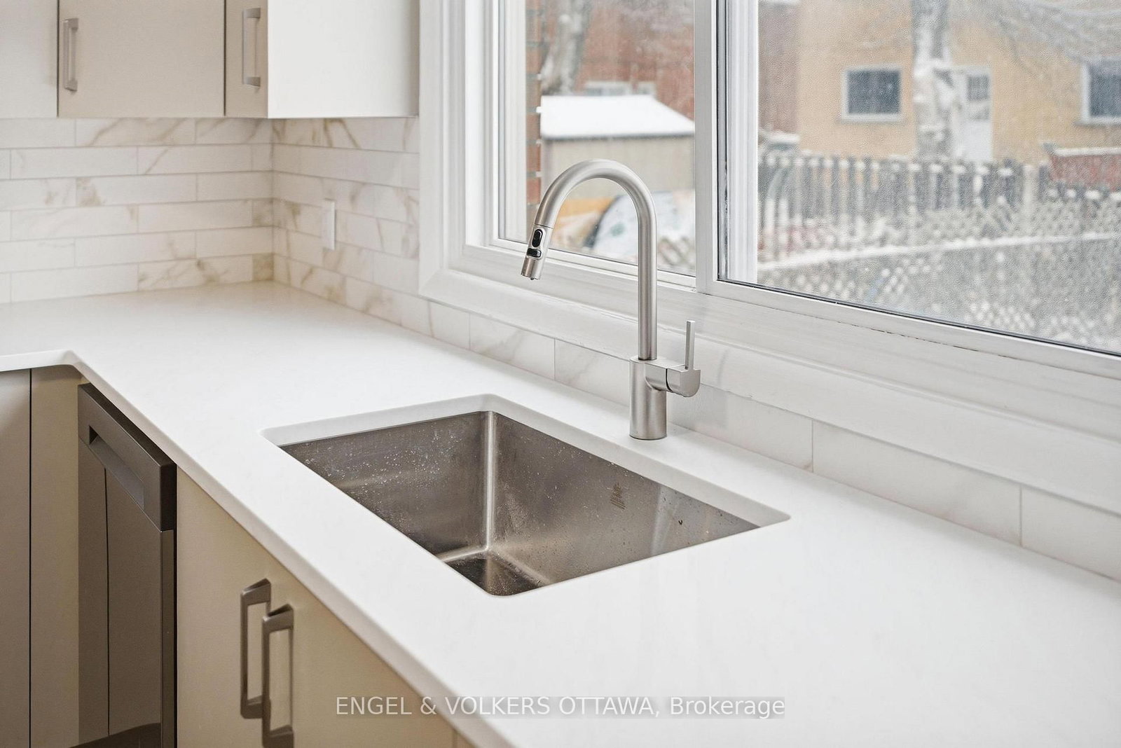 896 Pinewood Crescent, Unit 1 - Photo 5