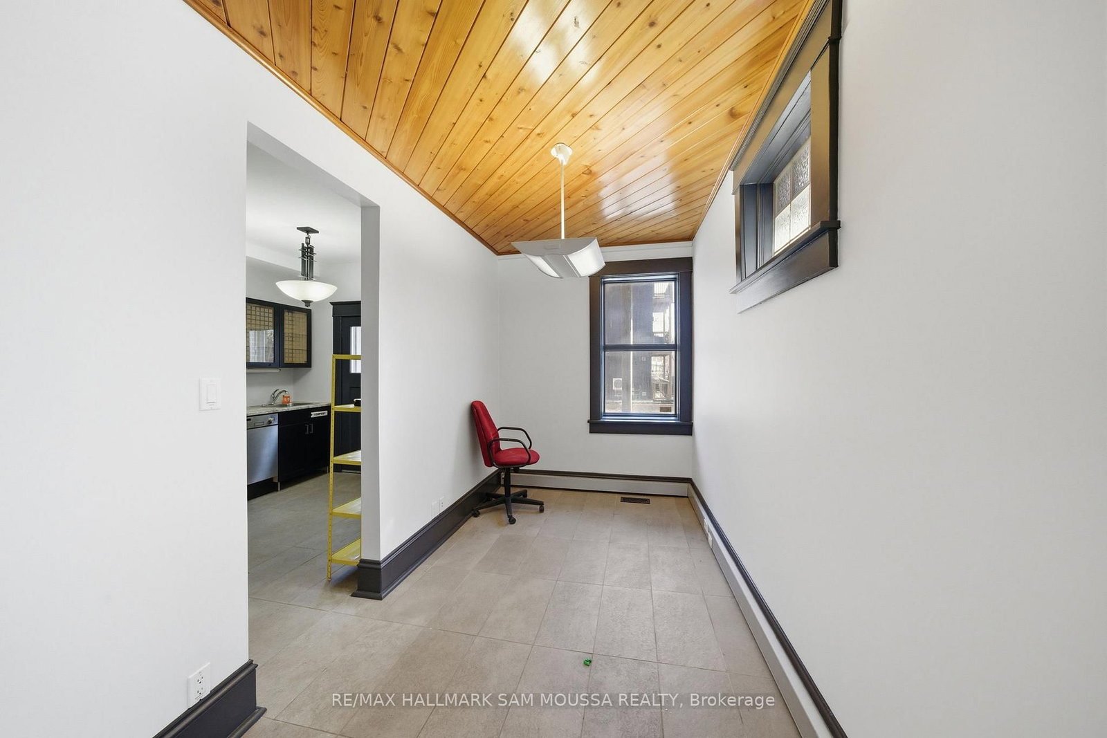 79 Hinton Avenue N - Photo 12