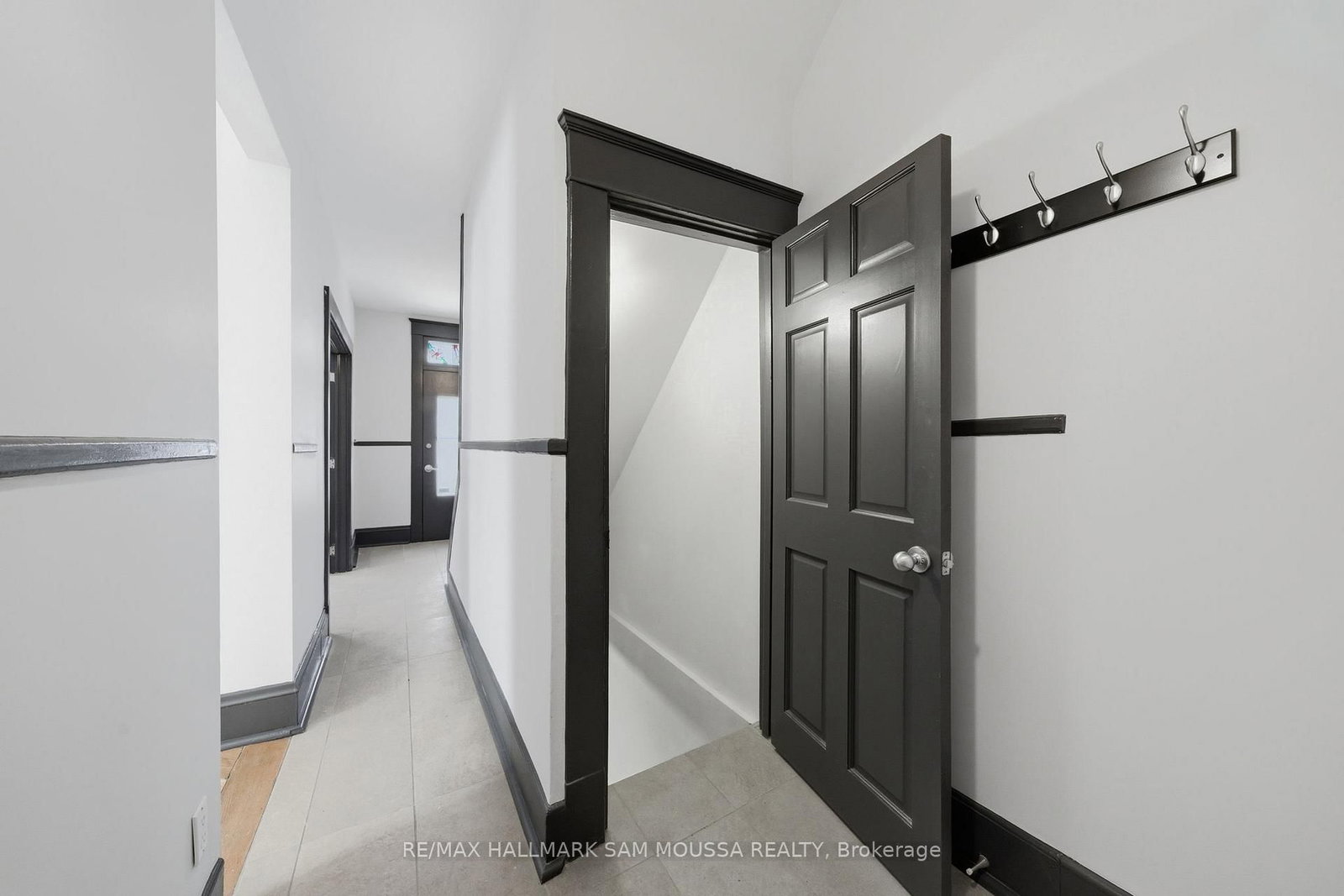 79 Hinton Avenue N - Photo 18