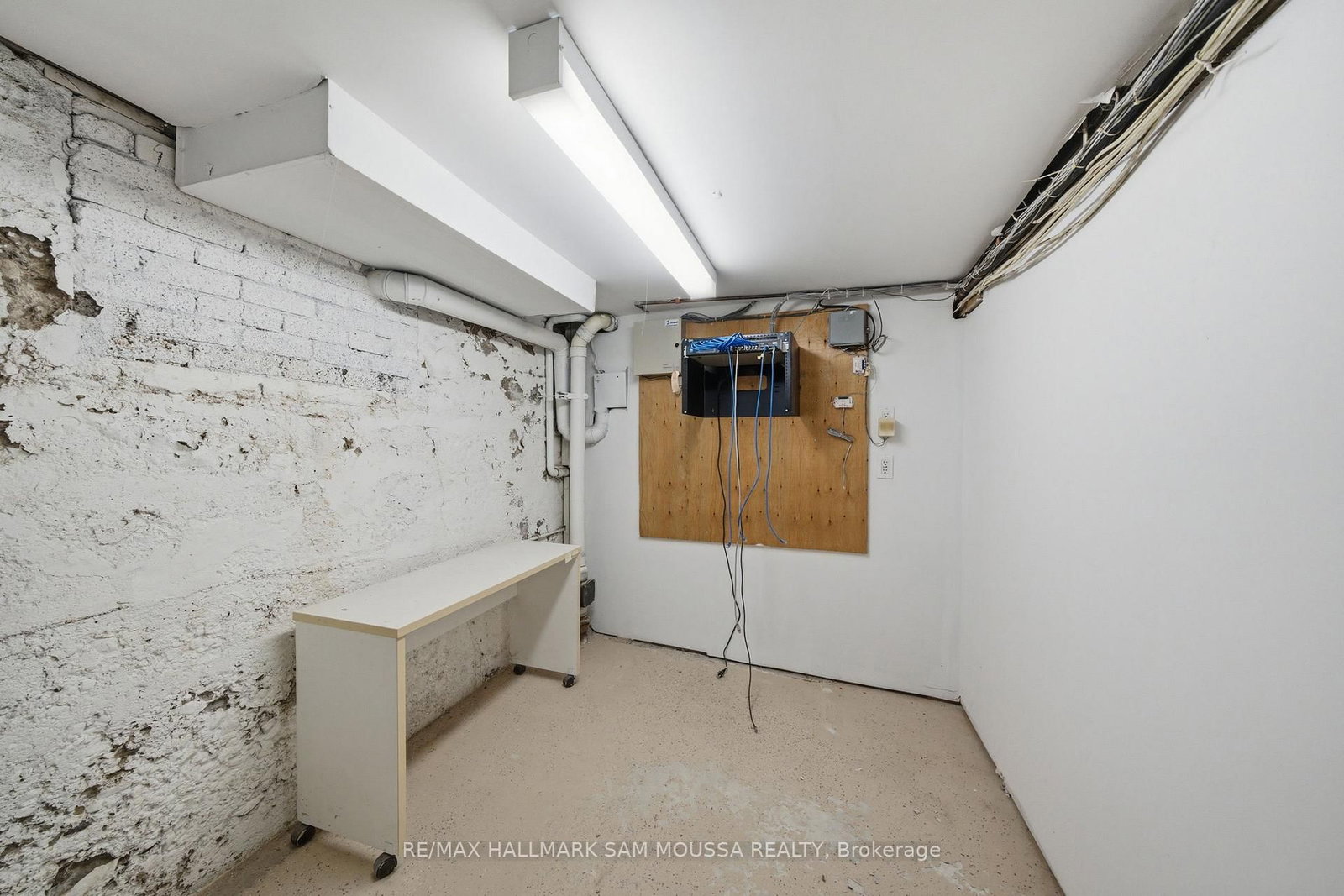 79 Hinton Avenue N - Photo 38