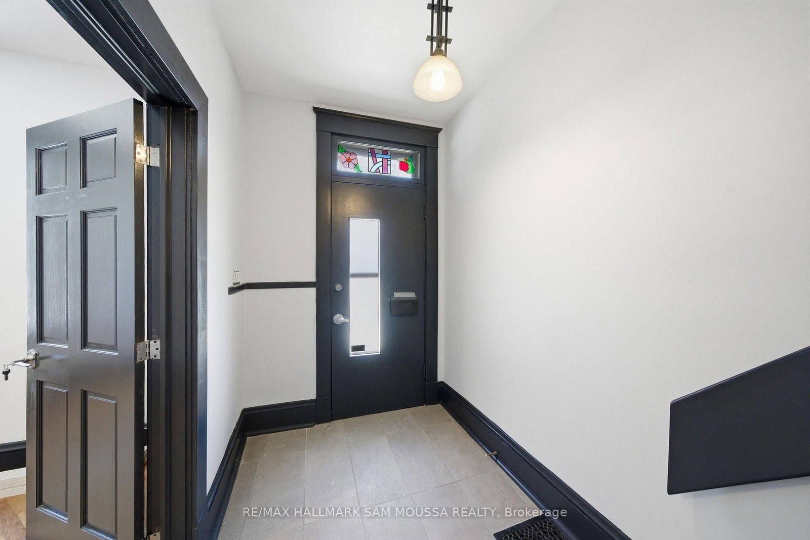 79 Hinton Avenue N - Photo 4