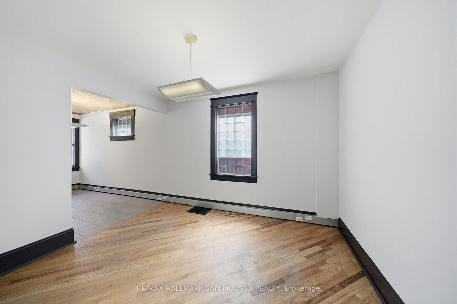 79 Hinton Avenue N - Photo 9