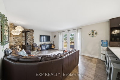 6892 Boundary Road — photo 4