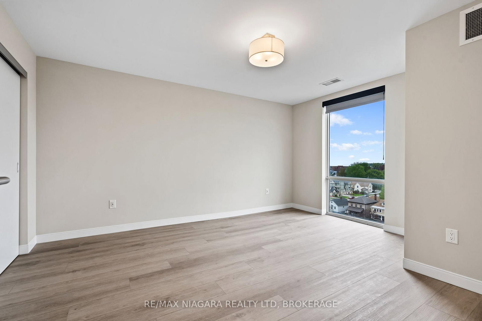 118 West Street • #703 • Port Colborne, ON photo 13