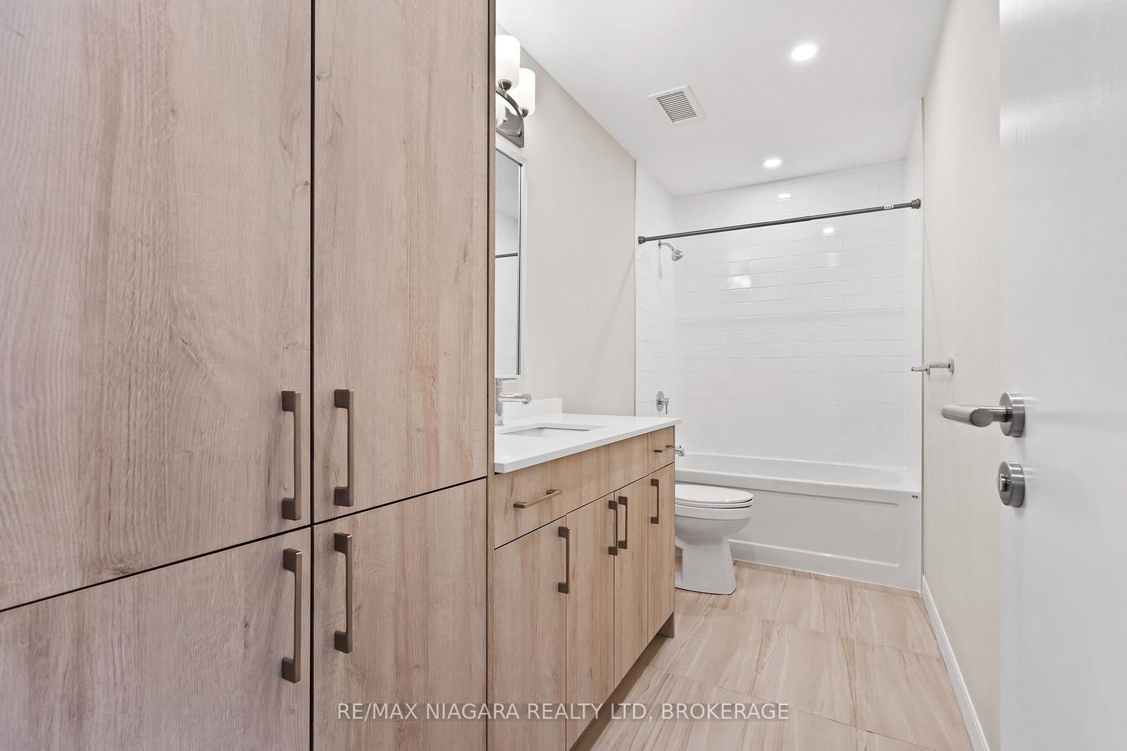 118 West Street • #703 • Port Colborne, ON photo 16