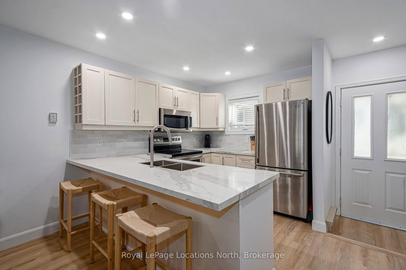 69 - 100 Alice Street W