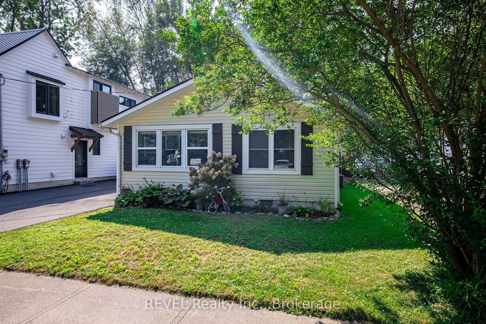 Listing Image 3