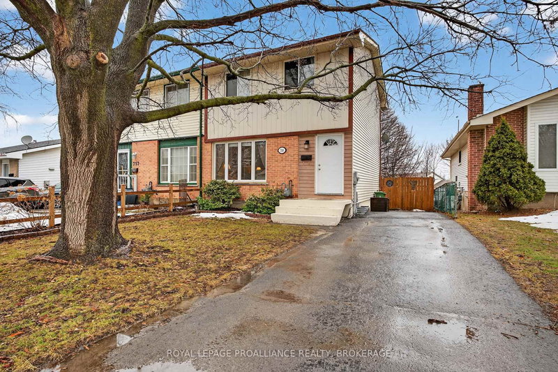 home for sale on 759 Somerset Crescent