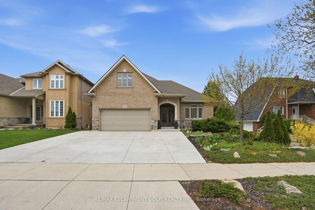 256 HIGHLAND Road W