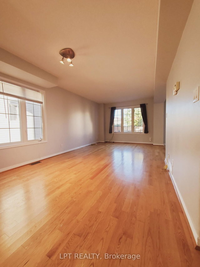 919 Rainbow Crescent