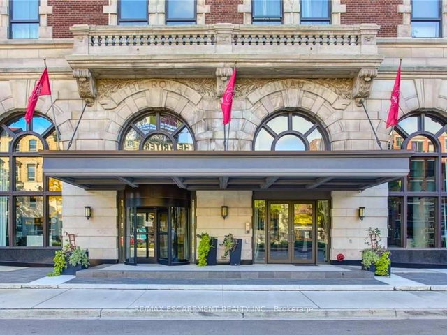 903 - 112 King Street E