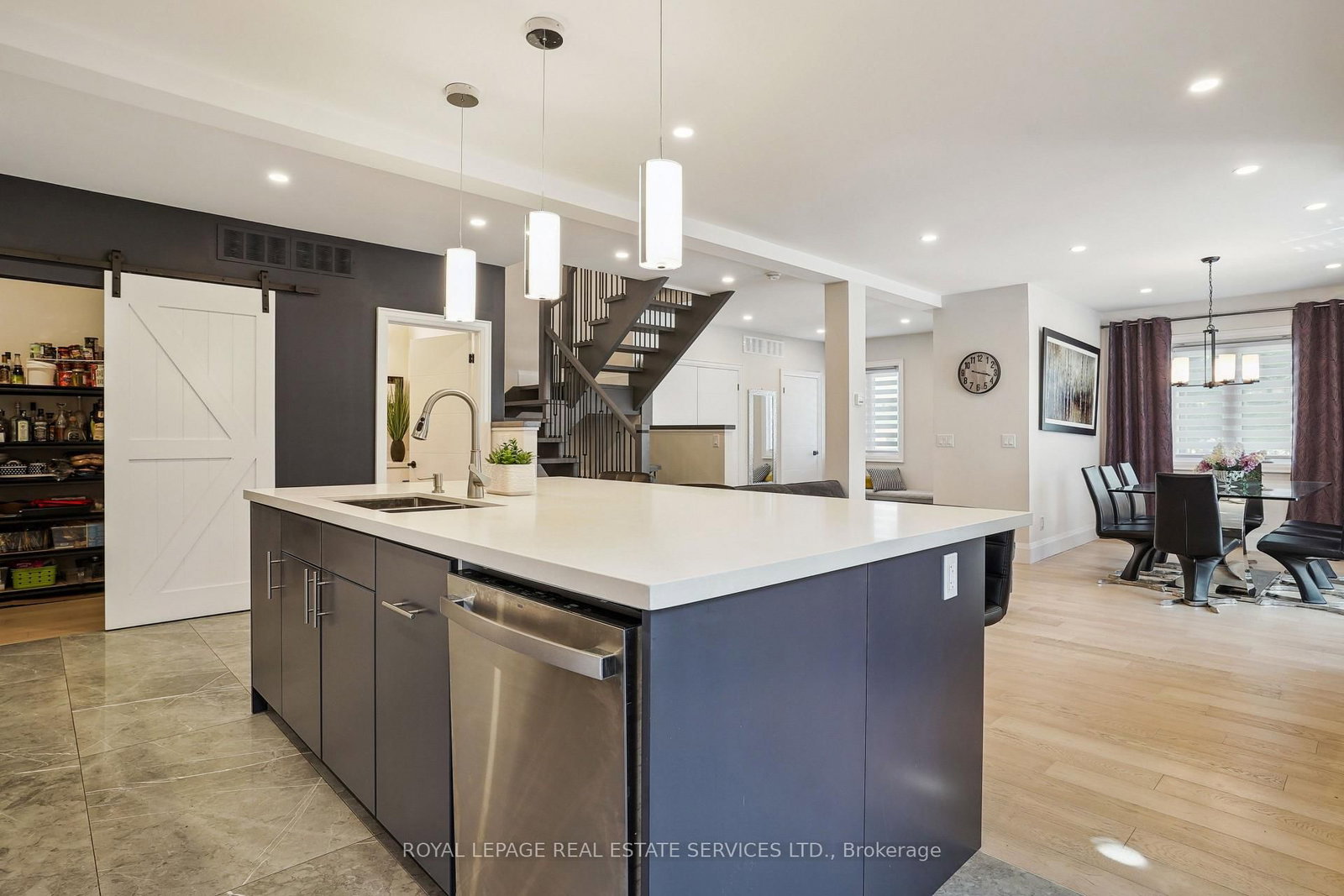 24 Peel Street N - Photo 13