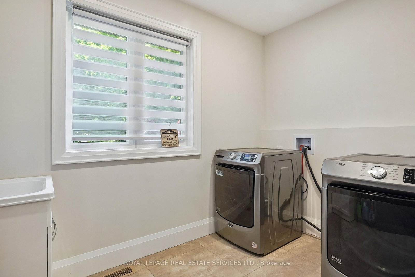 24 Peel Street N - Photo 27