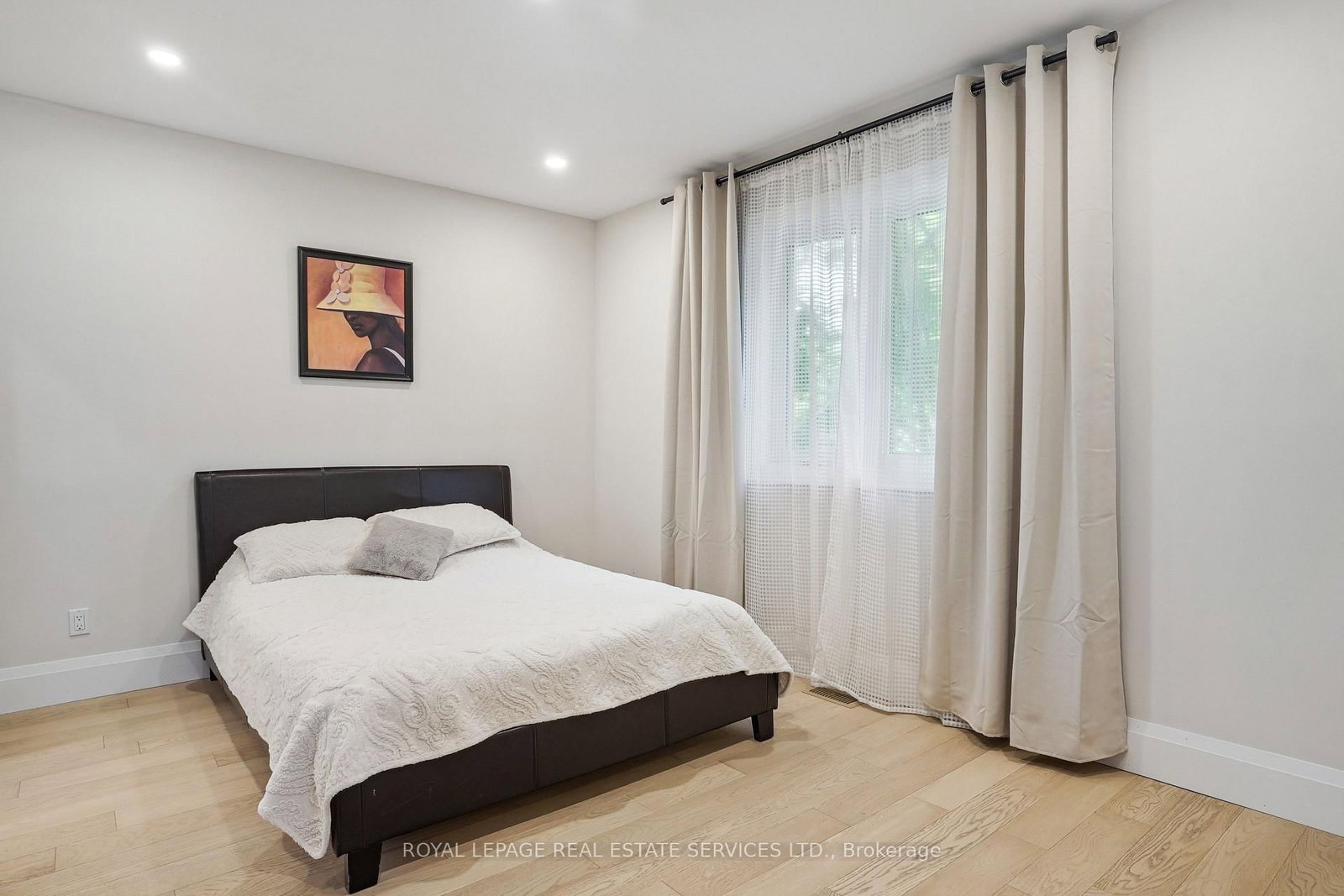 24 Peel Street N - Photo 28