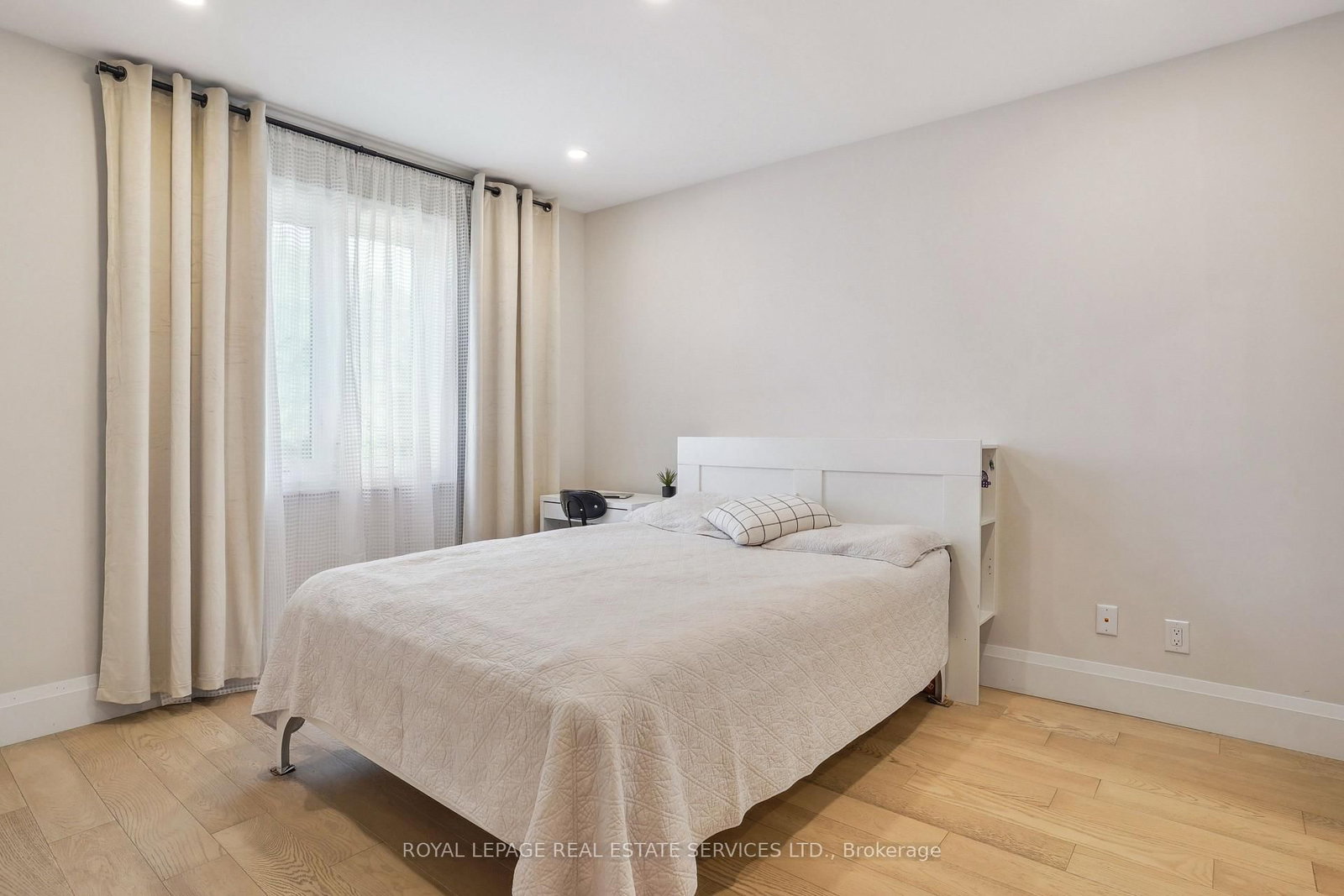 24 Peel Street N - Photo 30