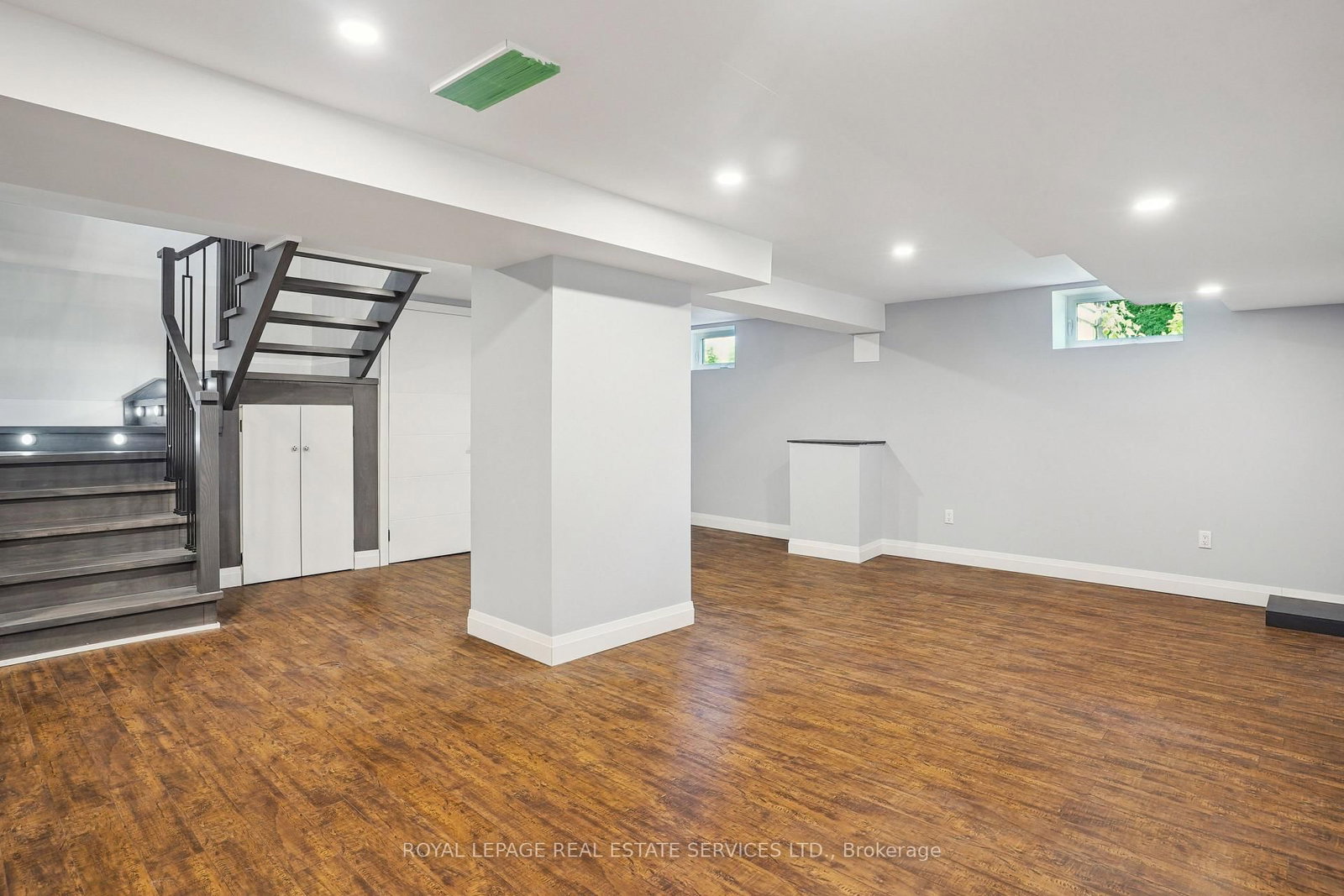 24 Peel Street N - Photo 37