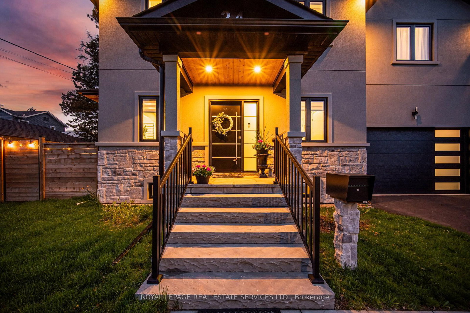 24 Peel Street N - Photo 4