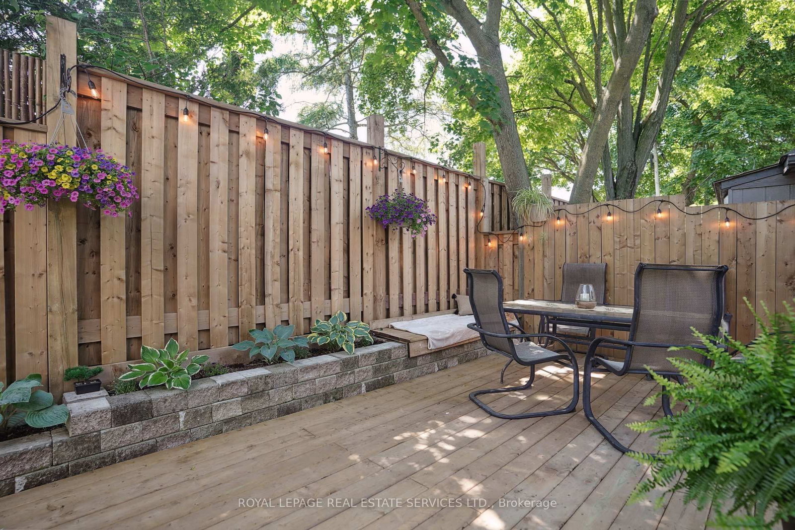 24 Peel Street N - Photo 41