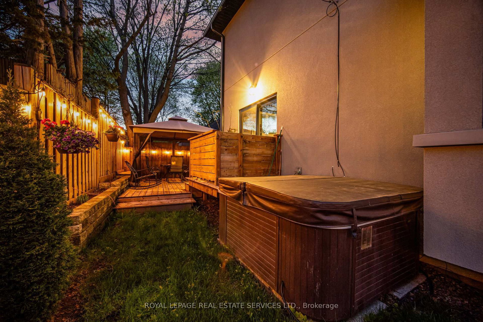 24 Peel Street N - Photo 44