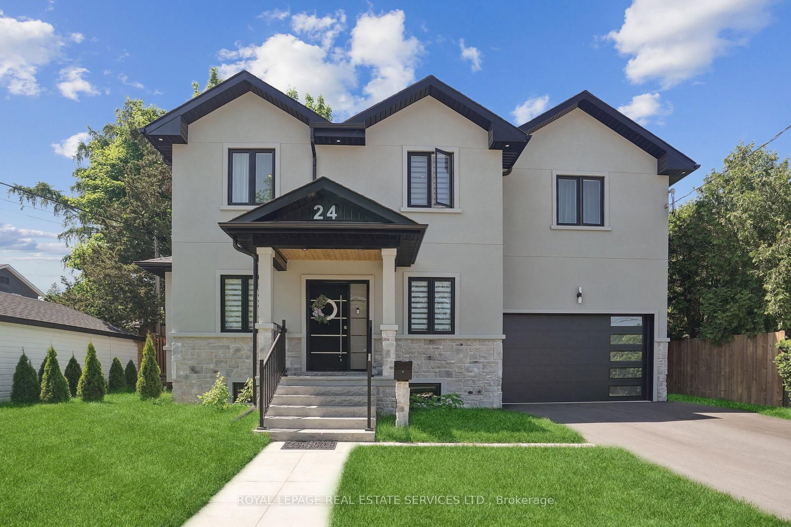 24 Peel Street N - Photo 5