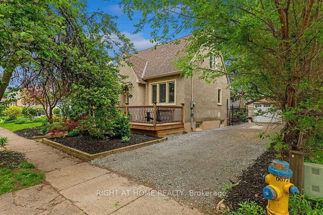 2 Columbia Street E
