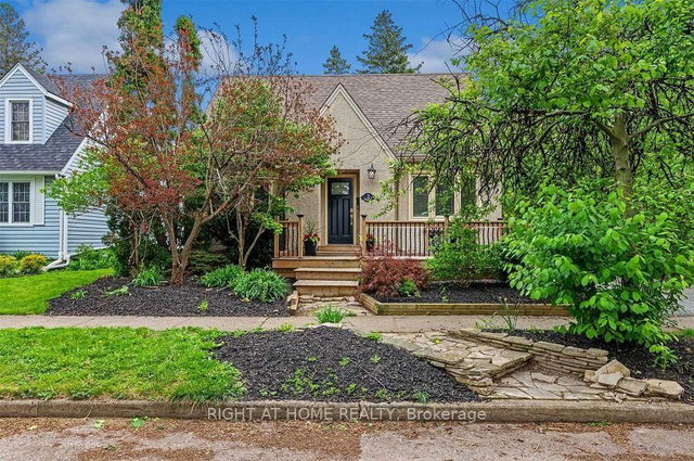 2 Columbia Street E