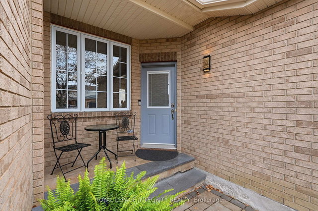 1073 Brasseur Crescent