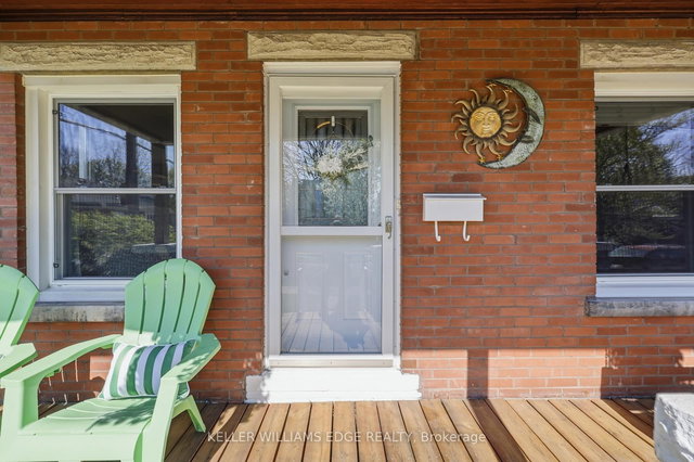 74 Graham Avenue S