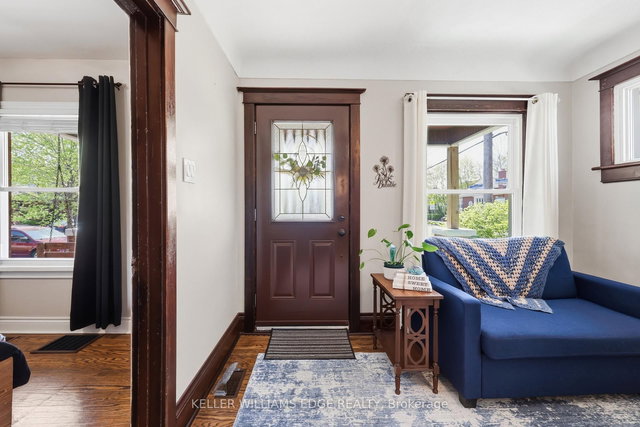 74 Graham Avenue S