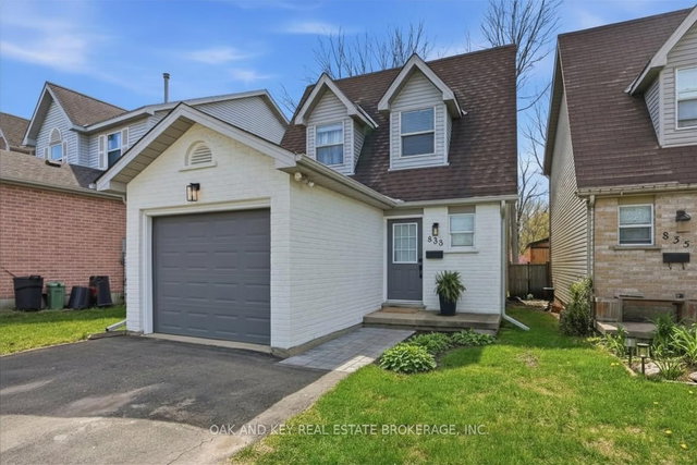 833 Deveron Crescent