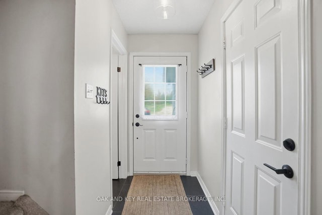 833 Deveron Crescent