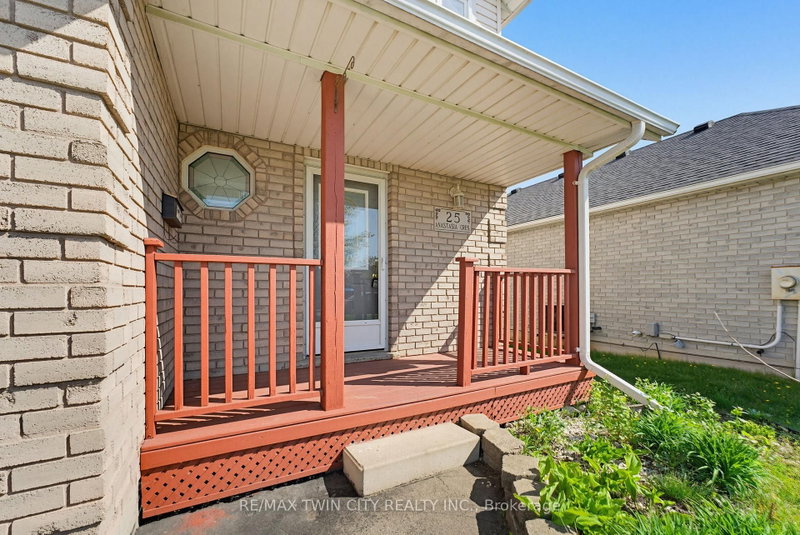25 Anastasia Cres photo 4