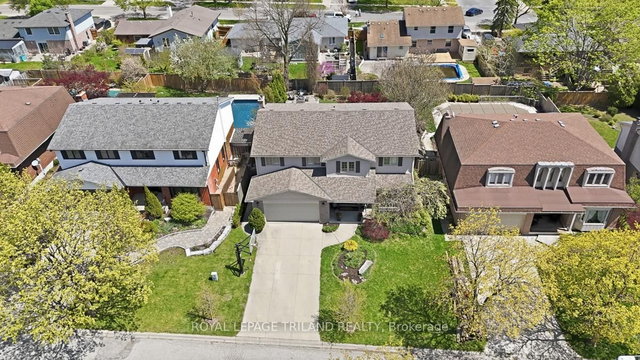48 Tamarack Crescent