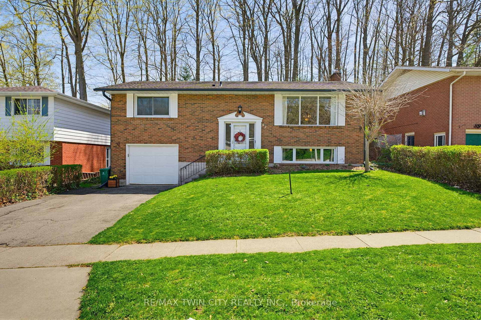 Detached House sold at 87 Fourth Avenue, Cambridge, Ontario, N1S 2E5 - MLS: X13088316