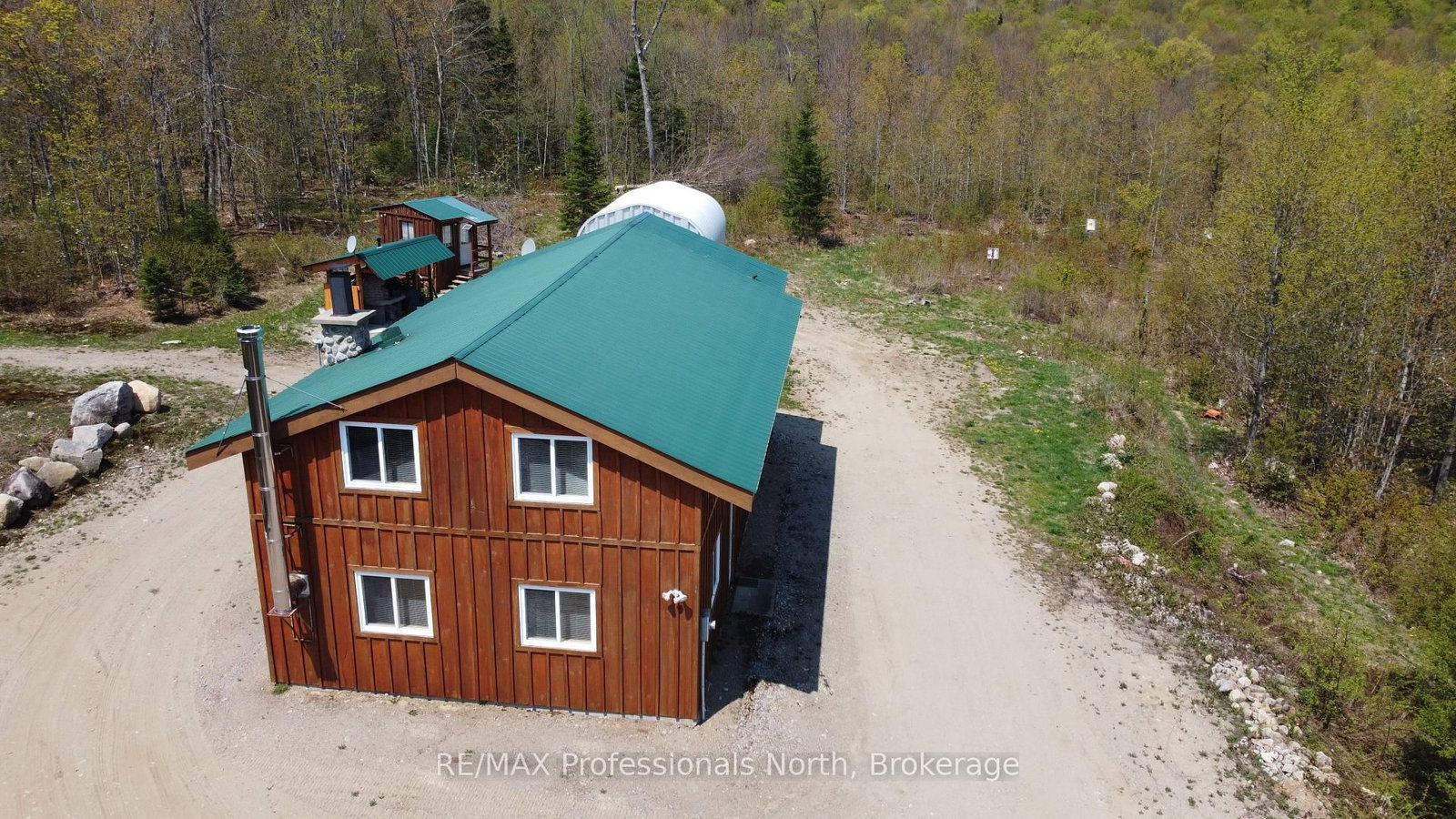 3944 CHETWYND Road • Kearney, ON photo 2
