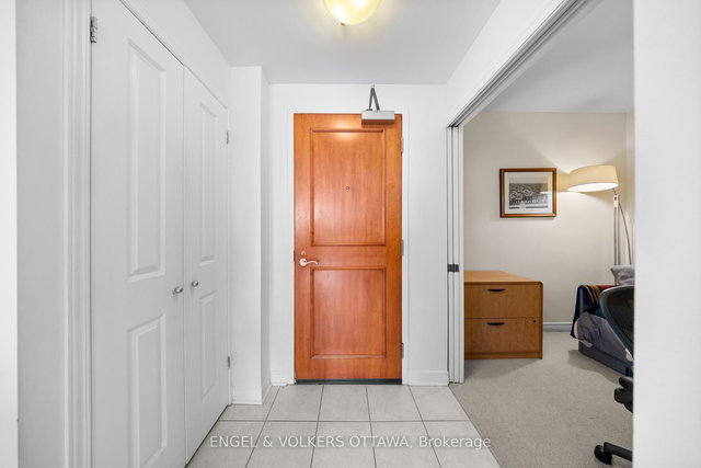 1103 - 570 Laurier Avenue W