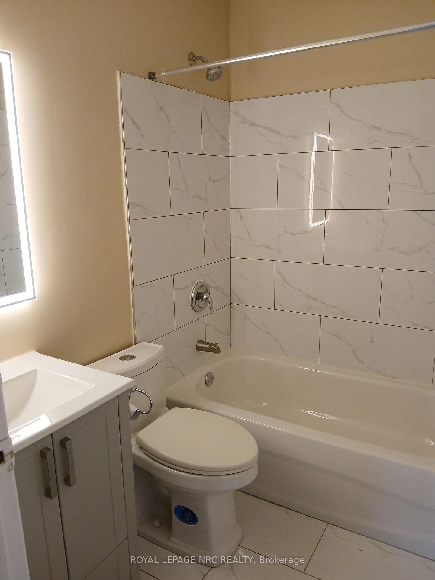 5583 Ontario Avenue, Unit B - Photo 6