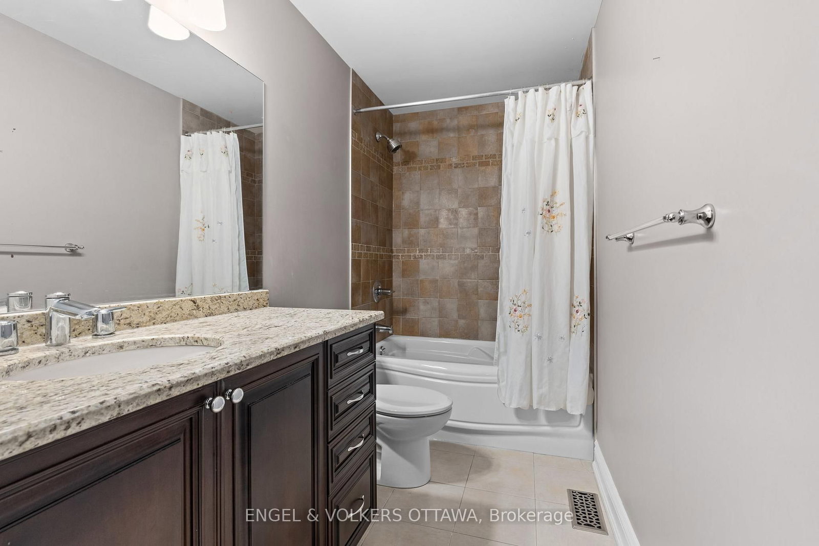 6808 Suncrest Drive • Ottawa, ON photo 33