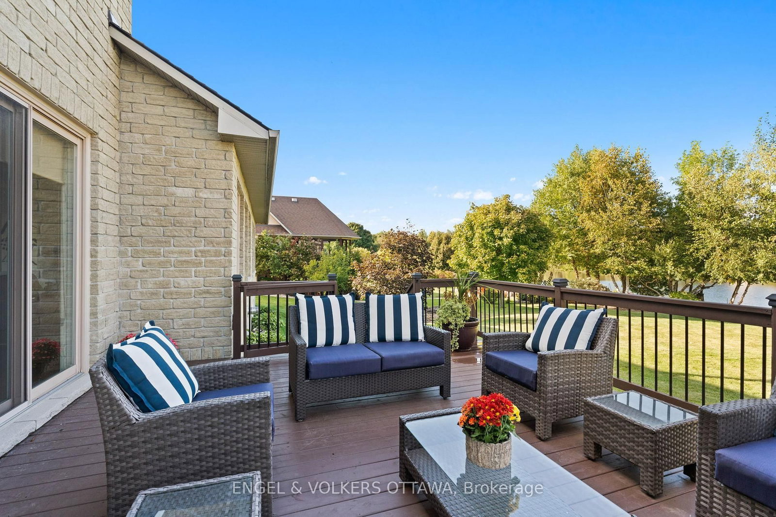 6808 Suncrest Drive • Ottawa, ON photo 40