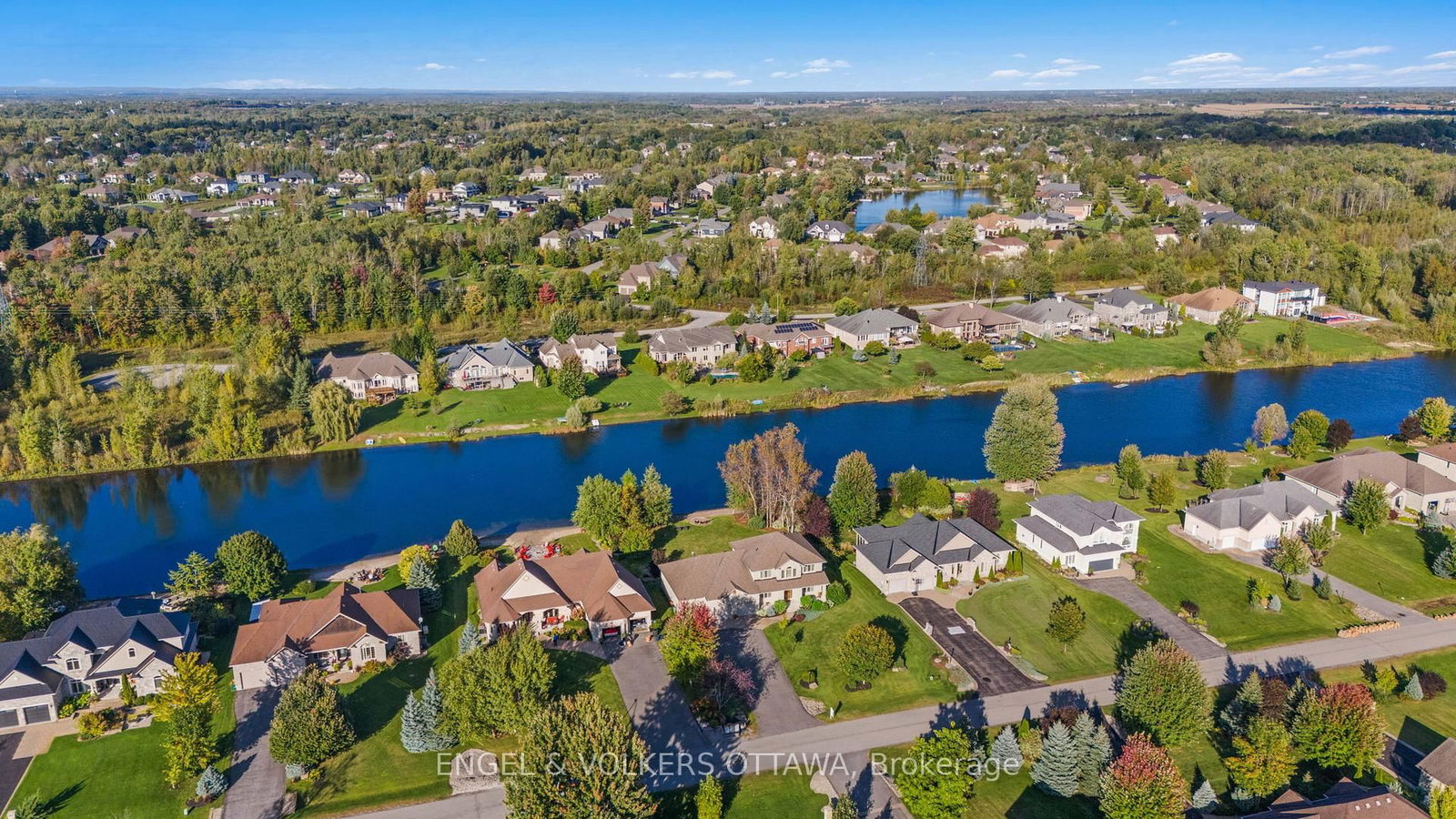 6808 Suncrest Drive • Ottawa, ON photo 5